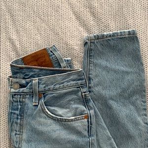 LEVI’s 501 Light Wash Size 25